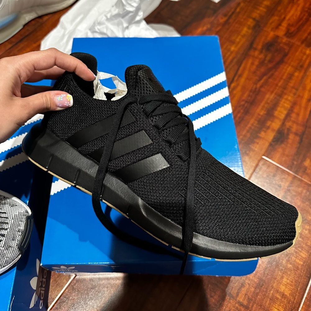 Adidas Sneakers